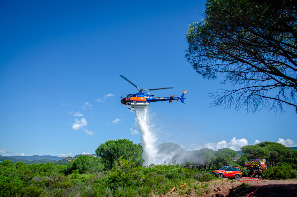 Travail aerien - Lutte contre les feux de forêt - Mont Blanc Hélicoptères Paris
